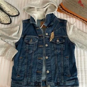 Levi’s Original NWOT ladies jean jacket